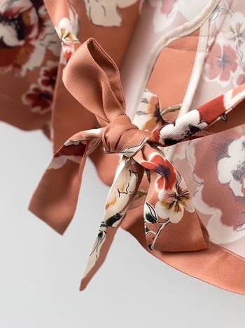 Γυναικείο σακάκι με floral μοτίβο και ζώνη