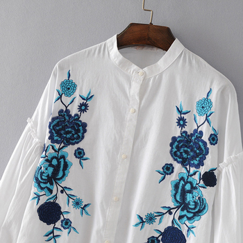 Ефирна дамска риза в два цвята с флорална бродерия