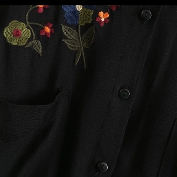 Модерна дамска риза в черен цвят с красива бродерия