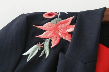 Αθλητικό κομψό γυναικείο σακάκι με floral κεντήματα