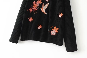 Красив плетен дамски пуловер в черен цвят с бродерия