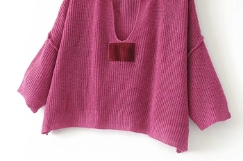 Дамски плетен къс пулове с дълбоко V-образно деколте