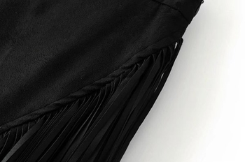 Стилна дамска пола в черен цвят с ресни