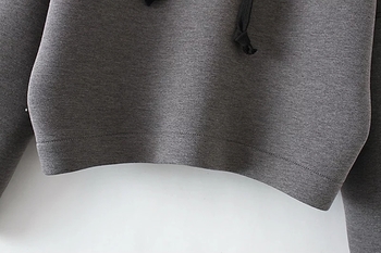 Дамски суичър в семпъл модел с качулка в сив цвят