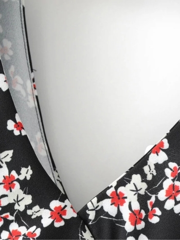 Стилна дамска къса блуза с флорален десен и V-образно деколте