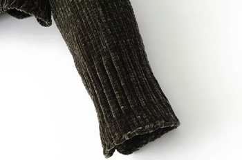 Πλεκτό γυναικείο πουλόβερ σε ένα καθαρό σχέδιο κατάλληλο για την καθημερινή ζωή