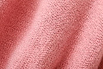 Λεπτό ​​γυναικείο πουλόβερ σε ροζ και κίτρινο χρώμα κατάλληλο για το χειμώνα