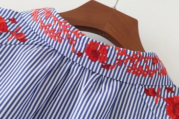 Стилна риза за дамите на райе с червена бродерия