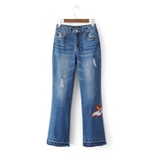 Μοντέρνα γυναικεία τζιν Τσάρλεστον με κεντήματα και υψηλή μέση