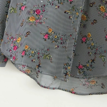 Μοντέρνο γυναικείο πουκάμισο με γκρίζο χρώμα και λουλούδια