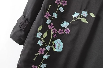 Υπέροχο γυναικείο παλτό για το φθινοπώρου - μακρύ με κεντήματα στην πλάτη