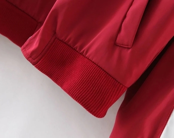 Μοντέρνο γυναικείο φούτερ σε κόκκινο χρώμα με κεντήματα