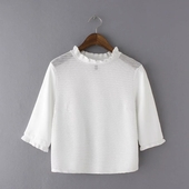 Κομψή κοντή γυναικεία μπλούζα με 4/5 μανίκια σε λευκό και μαύρο χρώμα