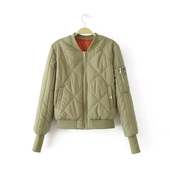 Μοντέρνο γυναικείο μπουφάν κατάλληλο για τις κρύες μέρες