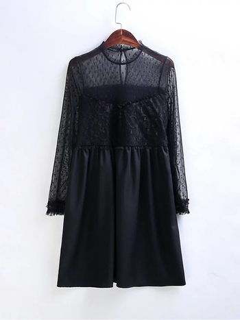 Κομψό γυναικείο φόρεμα σε μαύρο χρώμα με δαντέλα