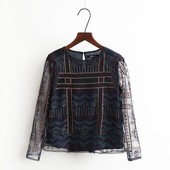 Κομψή γυναικεία μπλούζα με κεντήματα