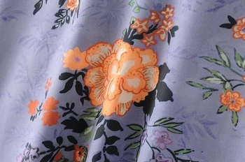 Ежедневна дамска блуза с поло яка и цветна декорация