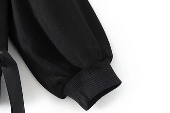 Есенно-зимна дамска блуза в черен цвят с връзки