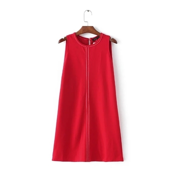Есенно зимна дамска рокля в семпъл дизайн в червен и черен цвят