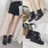 Спортно-елегантни дамски боти с катарами в черен цвят