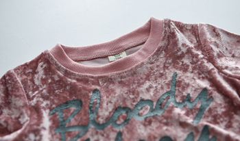 Κομψή παιδική μπλούζα βελούδου για κορίτσια με επιγραφή