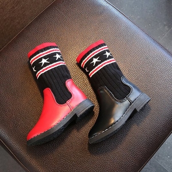 Σύγχρονες παιδικές μπότες για κορίτσια σε μαύρο χρώμα με ανθεκτική σόλα