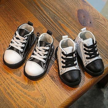 Σπορ-κομψά πάνινα παπούτσια για αγόρια σε μαύρο και άσπρο χρώμα