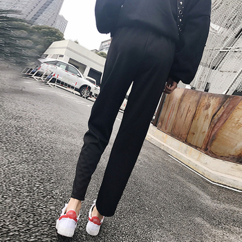 Модерен спортен панталон тип 7/8 в черен цвят