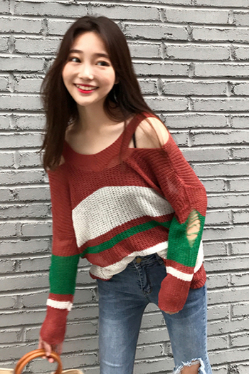 Όμορφο γυναικείο πουλόβερ με ευρύ μοτίβο 
