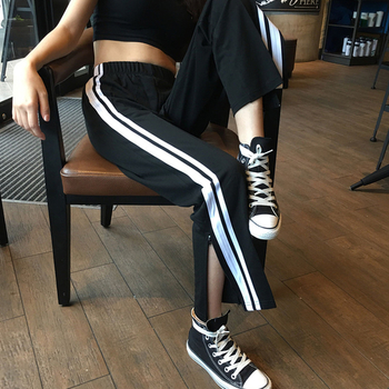Μοντέρνα αθλητικά κομψά γυναικεία παντελόνια σε μαύρο χρώμα 