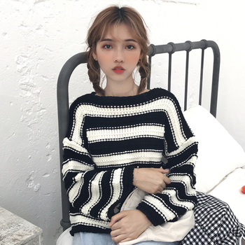 Дамски пуловер в черно-бял цвят