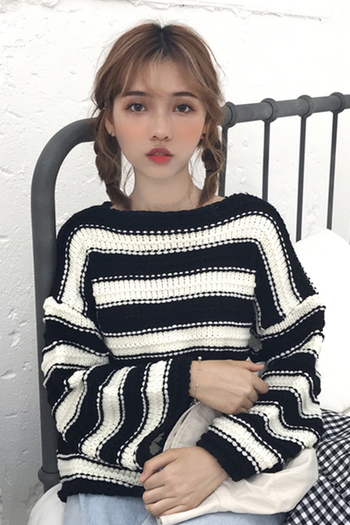 Γυναικείο πουλόβερ σε μαύρο και άσπρο χρώμα