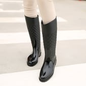 Дамски ежедневни гумени ботуши в два цвята с устойчива подметка