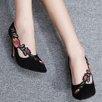 Официални дамски обувки на висок ток с красива шарена флорална бродерия