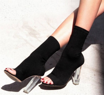 Много удобни дамски обувки на висок прозрачен ток с повърхност от плат 