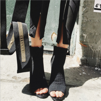 Дамска ежедневна обувка на висок ток с меко и удобно повърхностно покритие