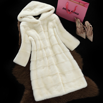 Μακρύ γυναικείο παλτό με όμορφη και άνετη κουκούλα