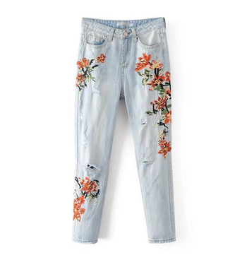 Ежедневни актуални дамски дънкови панталони с шарена флорална бродерия,висока талия и разръфани мотиви