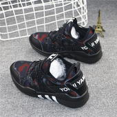 Αθλητικά γυναικεία παπούτσια με ενδιαφέροντα σχέδια