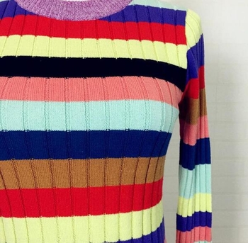 Ежедневен дамски пуловер с О-образна яка в преливащи цветове