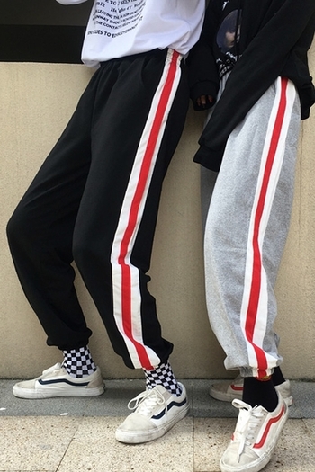 Актуални широки спортни панталони за дамите в два цвята
