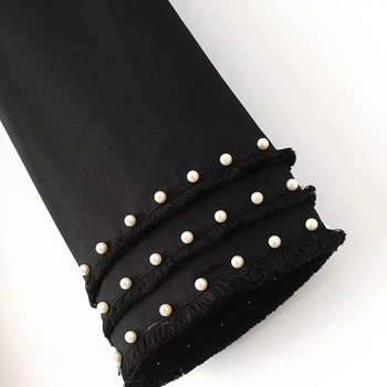 Κομψά  γυναικεία παντελόνια σε μαύρο χρώμα με διακοσμητικά σφαιρίδια