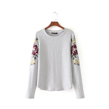 Γυναικεία μπλούζα με floral μοτίβα στα μανίκια