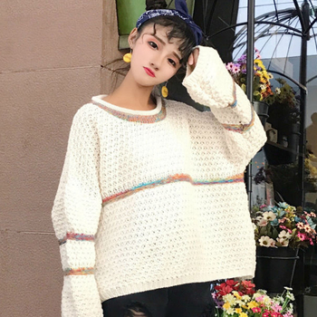 Широк дамски плетен пуловер в бежов и сив цвят
