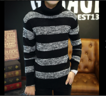 Мъжки пуловер с полувисока О-образна яка тип поло в преливащ цвят