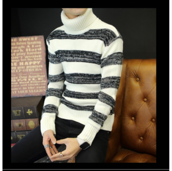 Мъжки пуловер с полувисока О-образна яка тип поло в преливащ цвят