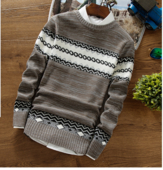 Καθημερινό ανδρικό πουλόβερ σε ρετρό σχέδια και κολάρο σε σχήμα O