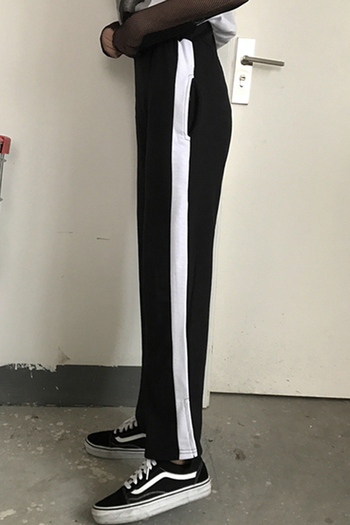 Κομψό γυναικείο παντελόνι με  ψηλή μέση και ίσια μοντέλα 