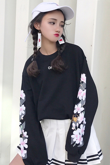 Σπορ-κομψή μακρυά γυναικεία μπλούζα με floral διακόσμηση στα μανίκια