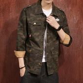 Κομψό ανδρικό μπουφάν καμουφλάζ με μοντέρνο και απλό μοντέλο